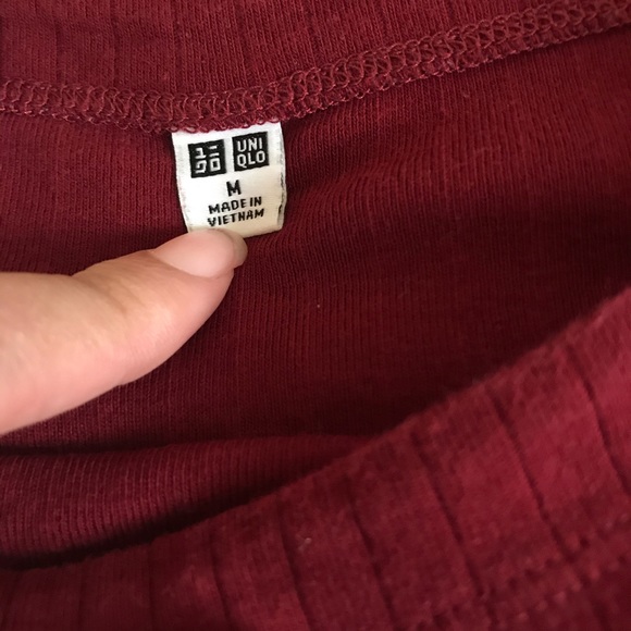 🍓Uniqlo Simple Burgundy Shirt 💋 - Picture 2 of 2